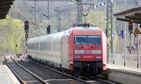 Strikes bring German railways to standstill, hit 4 airports